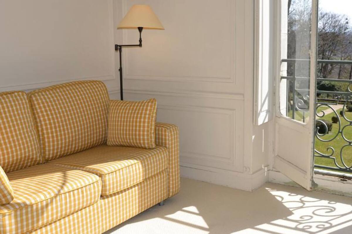 superior room, 1 queen bed | premium bedding, minibar, in-room safe, desk