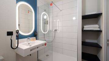 1 bedroom, premium bedding, desk, laptop workspace