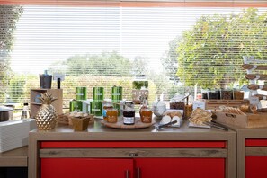 Daily buffet breakfast for a fee - ibis Perpignan Sud Saint Charles (Perpignan)