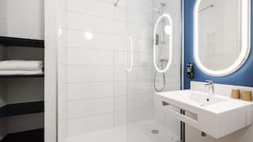 1 bedroom, premium bedding, desk, laptop workspace