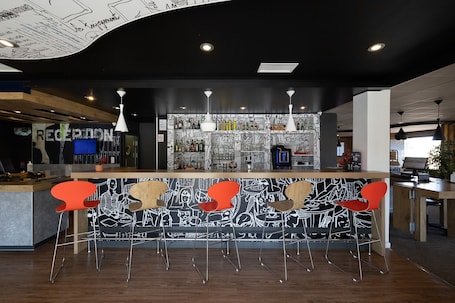 Desayuno buffet diario (EUR 12 por persona)