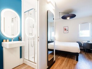 Habitación estándar, 1 cama doble | 1 dormitorio, ropa de cama de alta calidad, escritorio