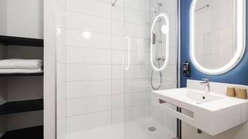 1 habitación, ropa de cama de alta calidad y escritorio
