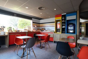 Daily buffet breakfast for a fee - ibis Perpignan Sud Saint Charles (Perpignan)