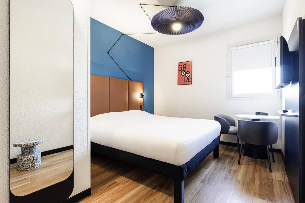 Standard Room, 1 Double Bed | 1 bedroom, premium bedding, desk, laptop workspace