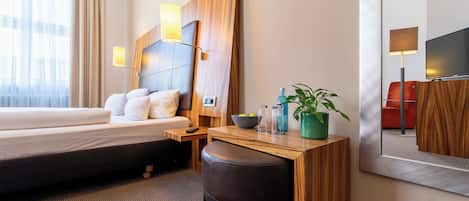 Minibar, coffres-forts dans les chambres, bureau