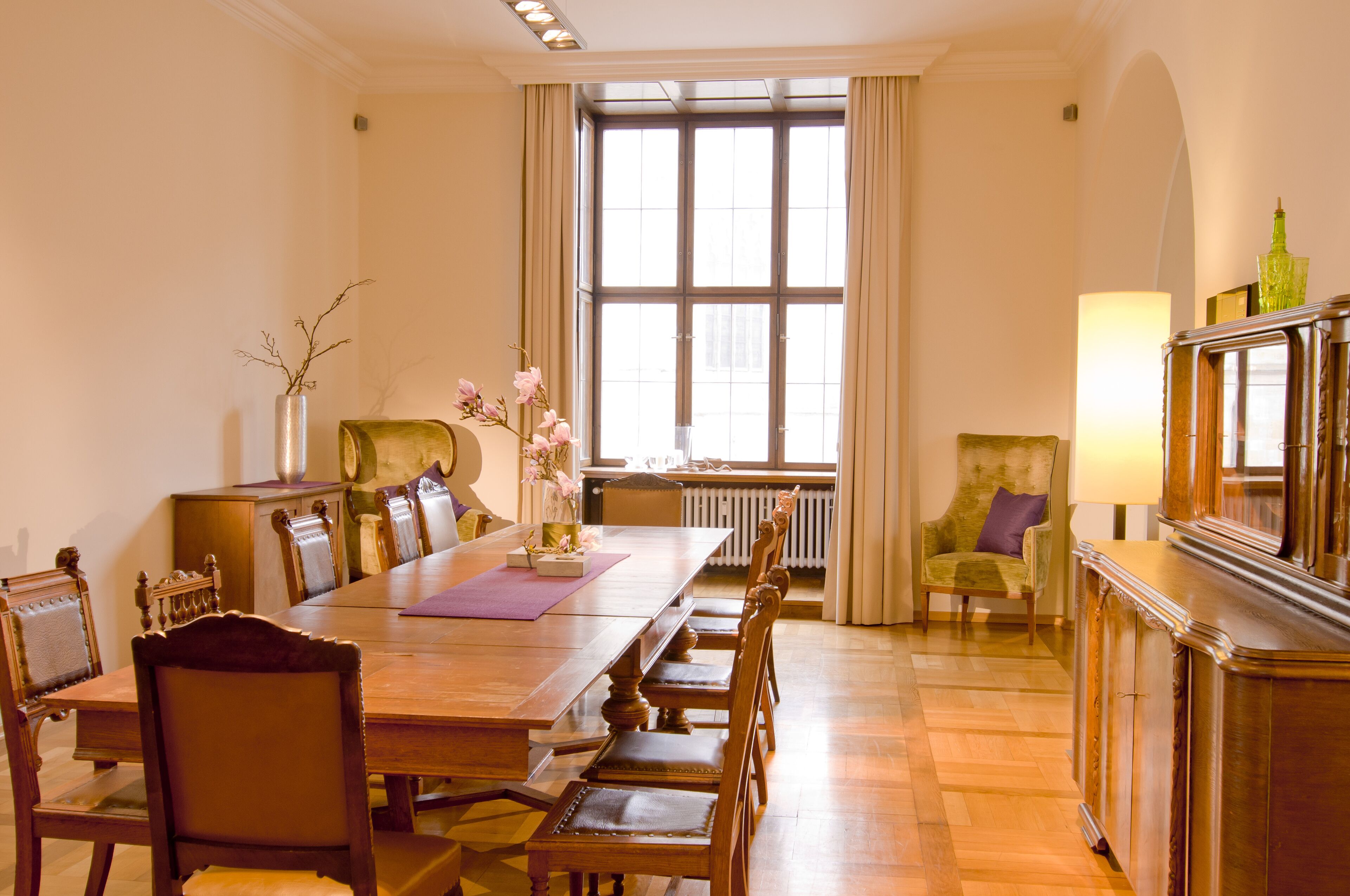 Mittagessen, Abendessen, lokale Küche, Blick auf den Garten 