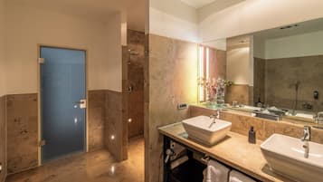 Comfort suite with Cathedral view | Bathroom