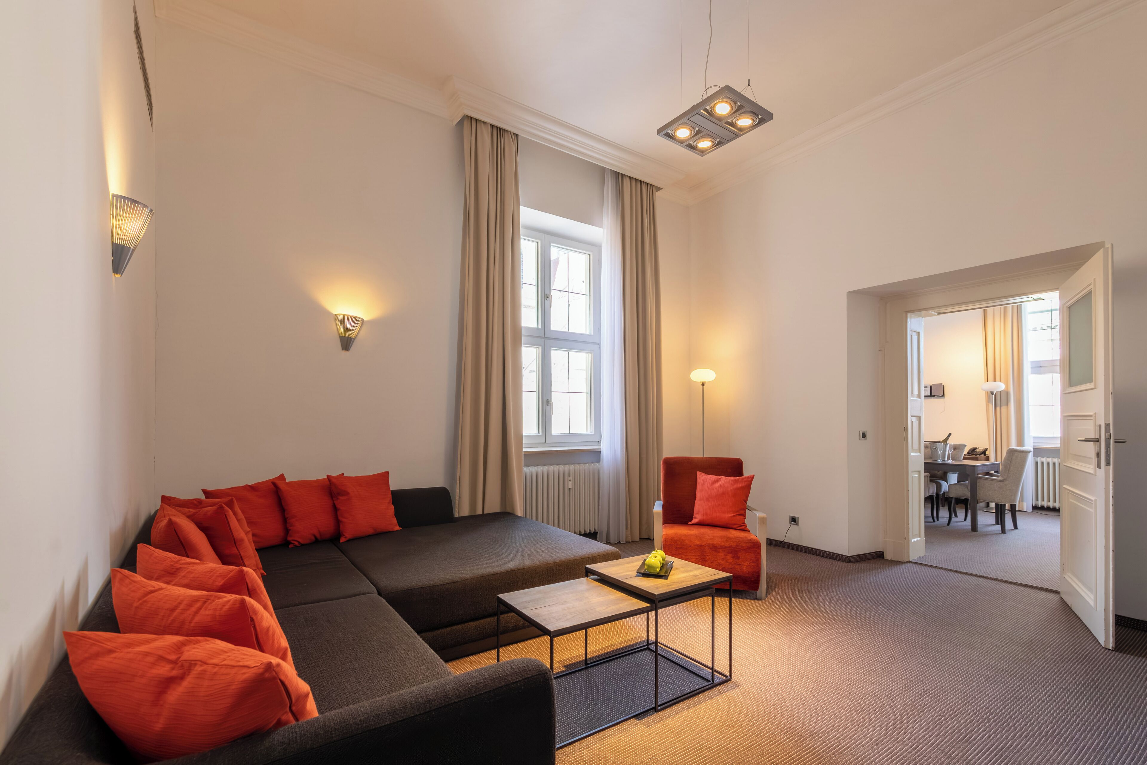 Classic Suite | Living area | 24-inch flat-screen TV with satellite channels, TV