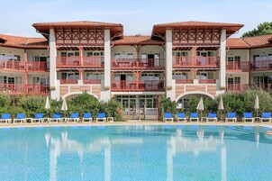 Seasonal outdoor pool, sun loungers