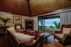 Beach nearby, white sand, sun-loungers, beach towels