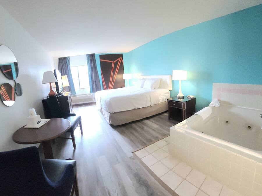 Suíte estúdio, 1 cama King, para não fumantes | Escrivaninha, espaço de trabalho para notebook, berços grátis