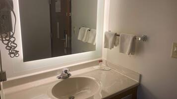 Combined shower/bathtub, hair dryer, towels
