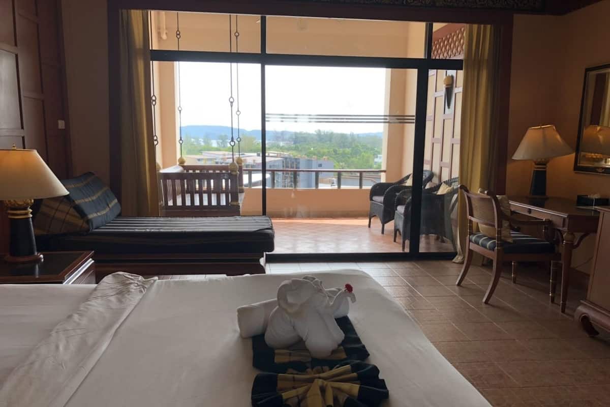 Suite | Minibar, in-room safe, desk, WiFi (surcharge)