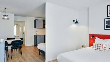 Studio, Multiple Beds | In-room safe, desk, iron/ironing board, free cribs/infant beds