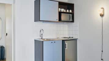 Studio, Multiple Beds | In-room safe, desk, iron/ironing board, free cribs/infant beds