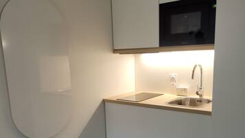 Family Apartment | Private kitchen | Fridge, microwave, electric kettle, cookware/dishes/utensils