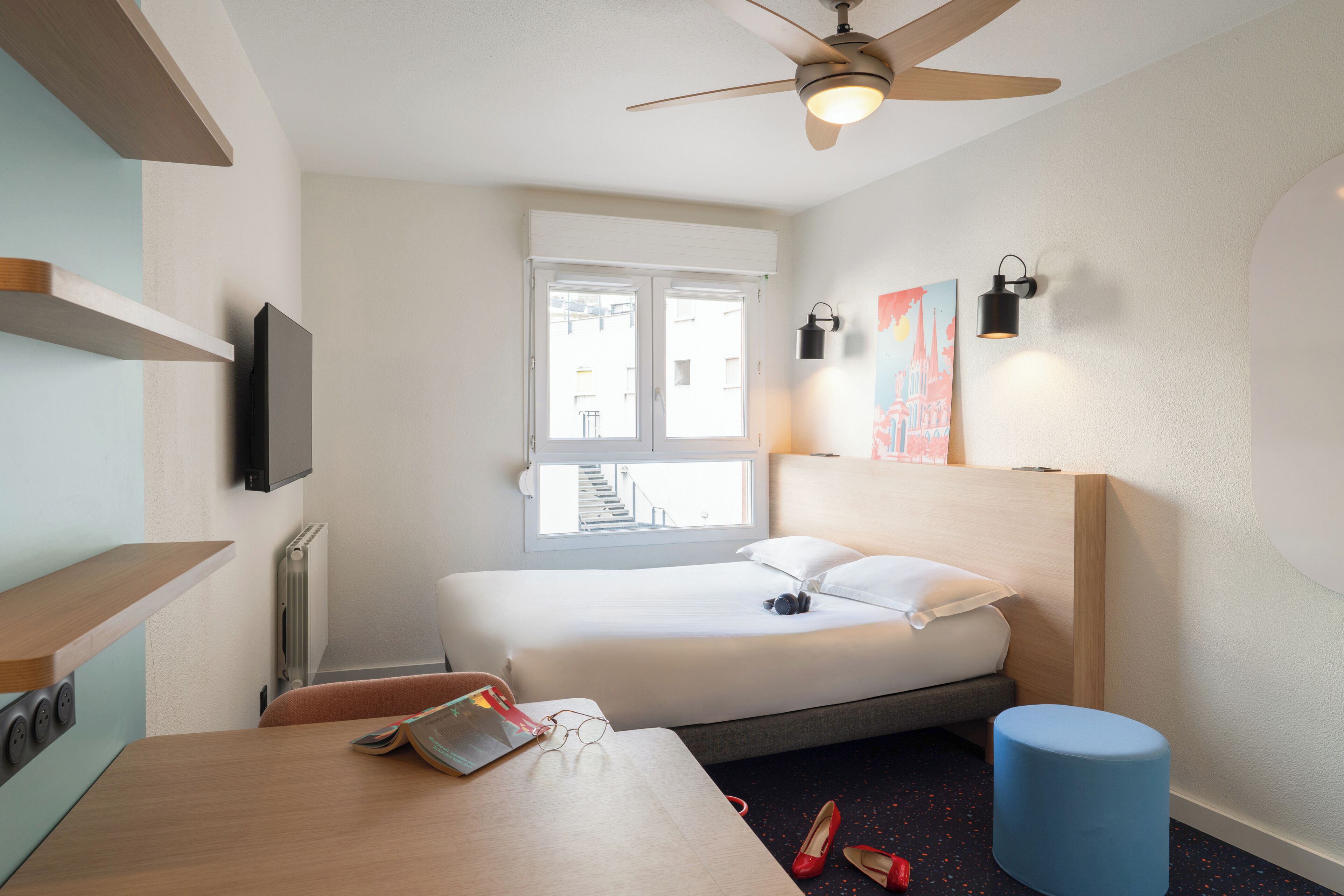 Comfort Studio, 1 Queen Bed, Non Smoking, Kitchenette | Individually furnished, desk, soundproofing, iron/ironing board