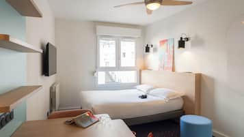 Comfort studio, 1 queensize bed, niet-roken, kitchenette | Individueel gemeubileerd, een bureau, geluiddichte muren