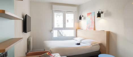 Comfort Studio, 1 Queen Bed, Non Smoking, Kitchenette