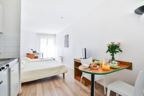 Studio (Triple) | Individuelt innredet, skrivebord, lydisolert og strykejern/-brett