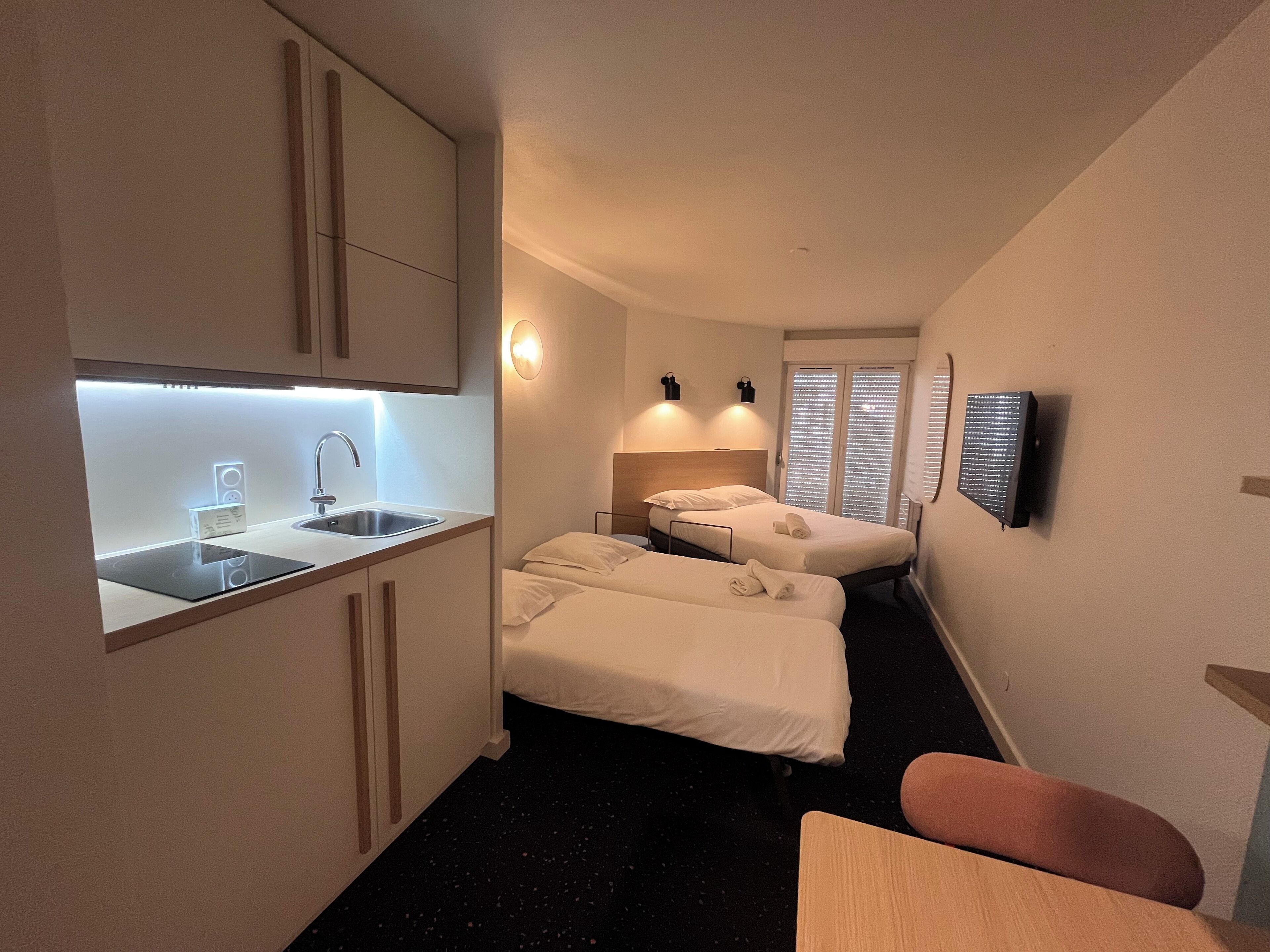 Familieleilighet | Individuelt innredet, skrivebord, lydisolert og strykejern/-brett