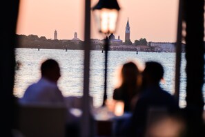 Spécialités cuisine italienne, restaurant en plein air