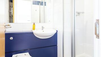 Shower, free toiletries, towels