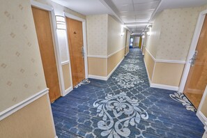 Hallway - Ambassador Inn & Suites (South Yarmouth)
