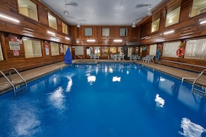 Indoor pool, seasonal outdoor pool, pool loungers - Ambassador Inn & Suites (South Yarmouth)