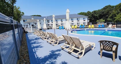 Ambassador Inn & Suites