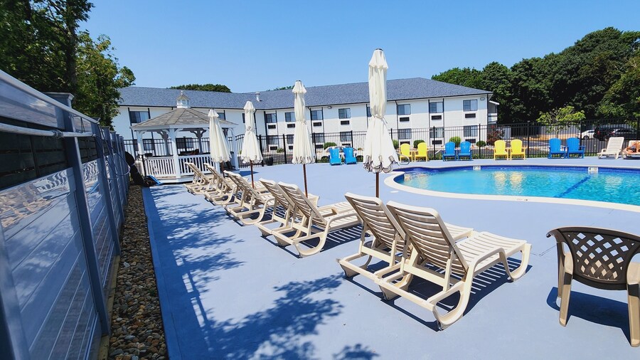 Ambassador Inn & Suites