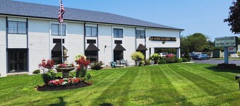 Ambassador Inn & Suites