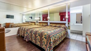 Room - Colonial Pool and Spa Motel (Long Beach)