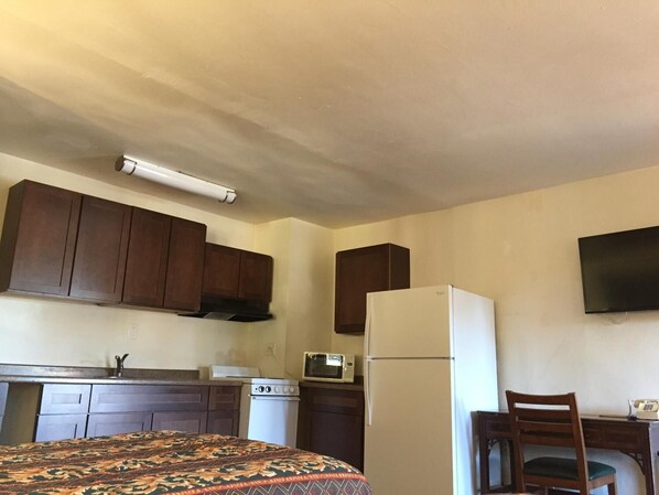 アイロン / アイロン台、WiFi (無料)、ベッドシーツ