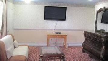 Suíte, 1 cama King, para não fumantes | Sala de estar | TV de tela plana