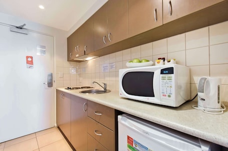 Studio Apartment | Private kitchenette | Electric kettle