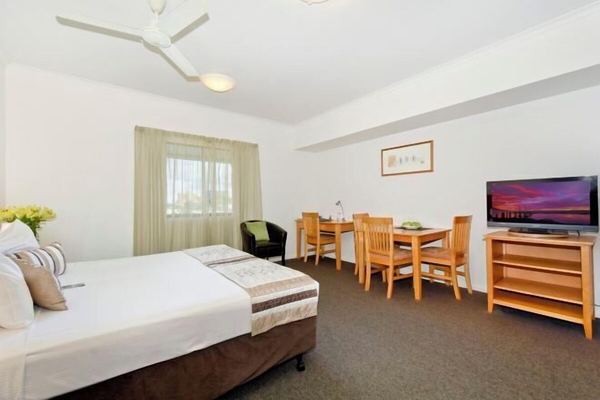 Blackout drapes, soundproofing, iron/ironing board, cribs (surcharge)
