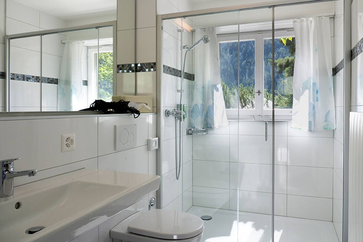 superior apartment | bathroom | free toiletries, hair dryer, bathrobes, towels