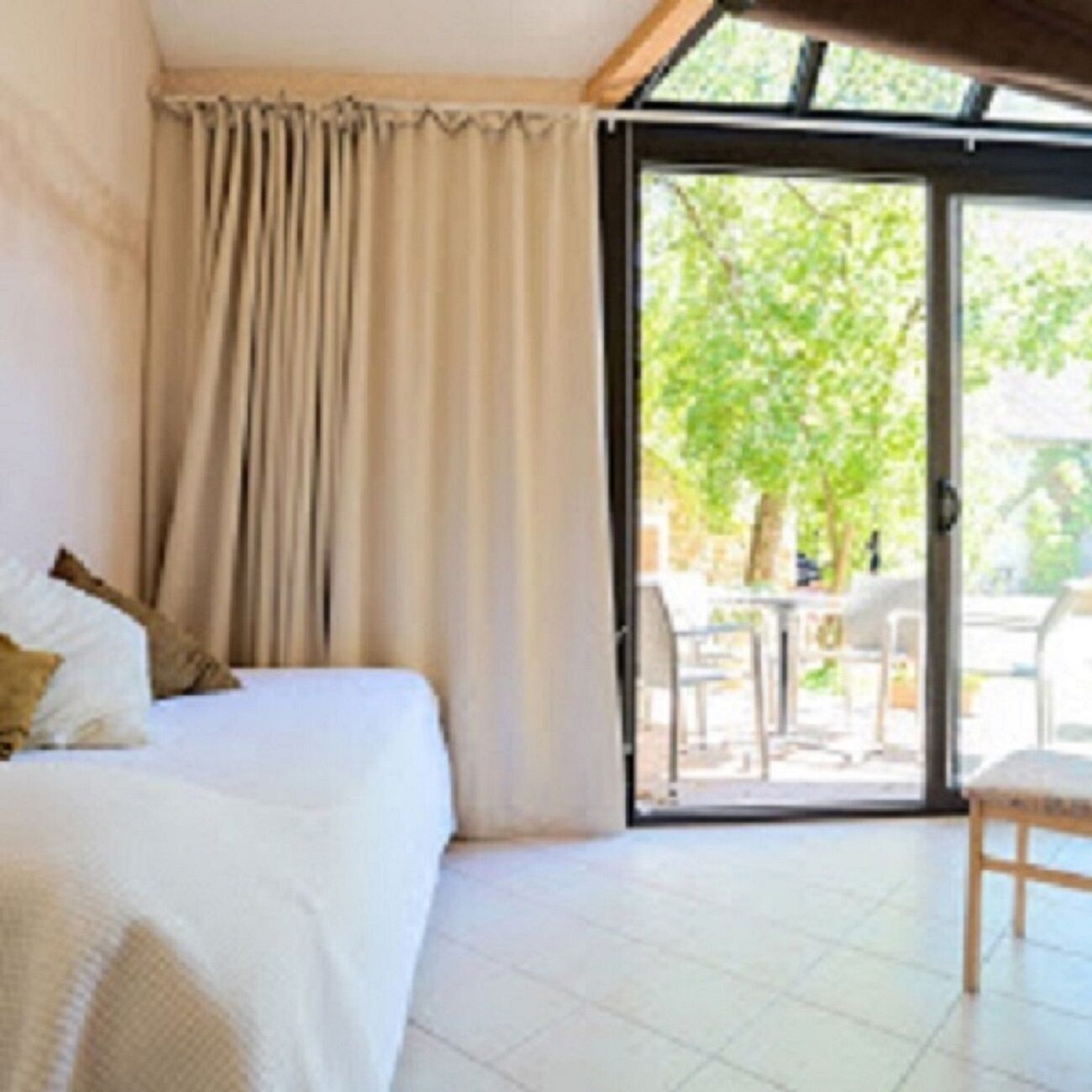 quadruple room | 2 bedrooms, individually decorated, desk, blackout curtains