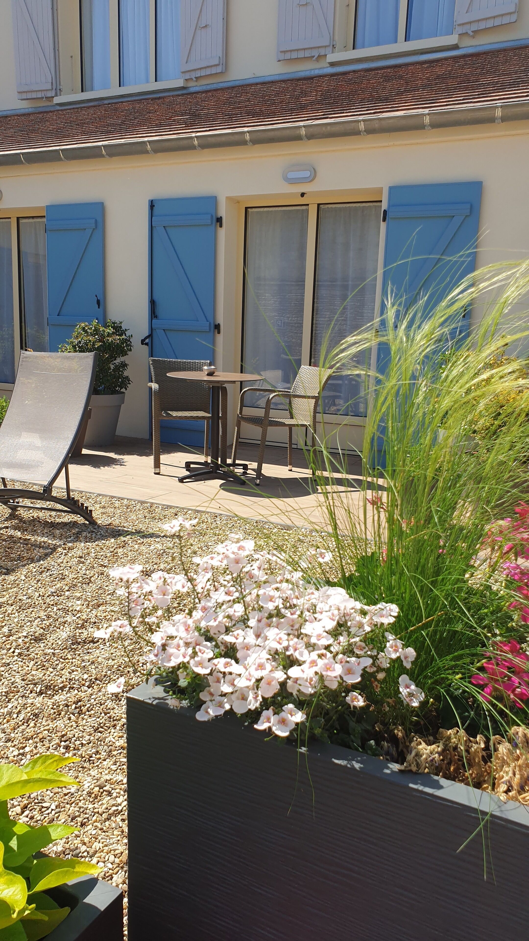 chambre triple terrasse | 2 bedrooms, individually decorated, desk, blackout curtains