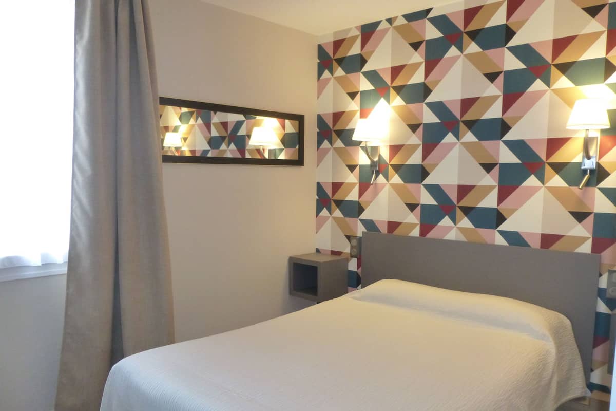 Desk, blackout curtains, free WiFi, individually decorated