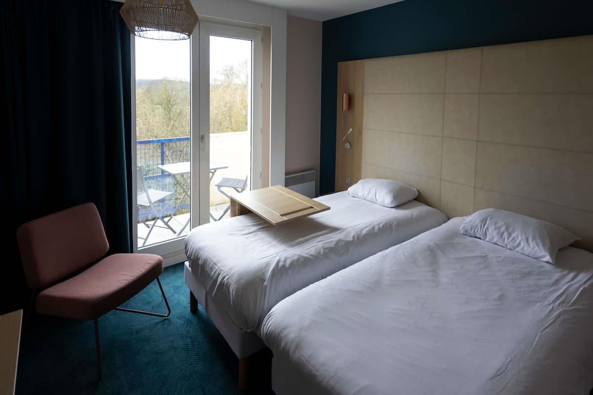 Standard Twin Room, 2 Twin Beds | Desk, blackout drapes, soundproofing, free cribs/infant beds