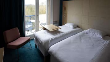 Standard Twin Room, 2 Twin Beds | Desk, blackout drapes, soundproofing, free cribs/infant beds