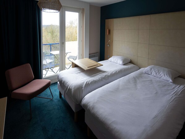 Standard Twin Room, 2 Twin Beds | Desk, blackout drapes, soundproofing, free cribs/infant beds - ibis Styles Chinon (Chinon)