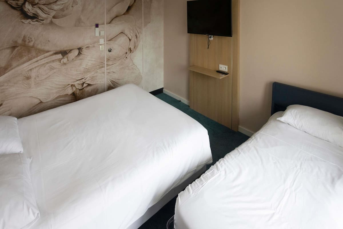 Standard Room, Multiple Beds | Desk, blackout curtains, soundproofing, free cots/infant beds