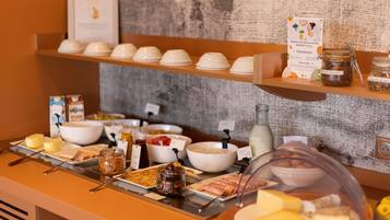 Free daily buffet breakfast