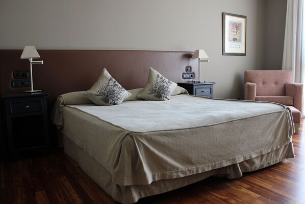 Minibar, in-room safe, desk, blackout curtains