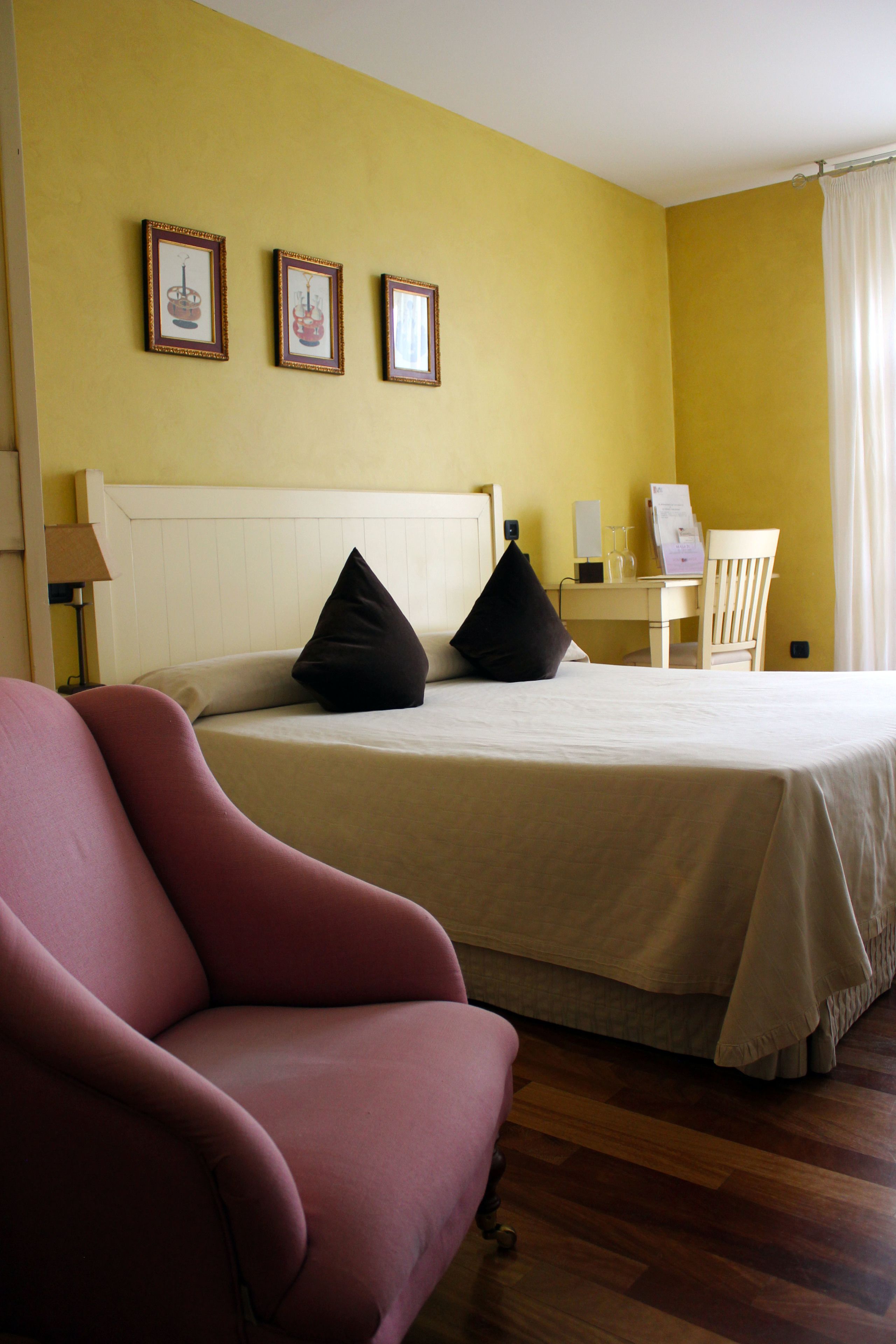 minibar, in-room safe, desk, blackout curtains