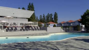 Piscine extérieure (ouverte en saison)